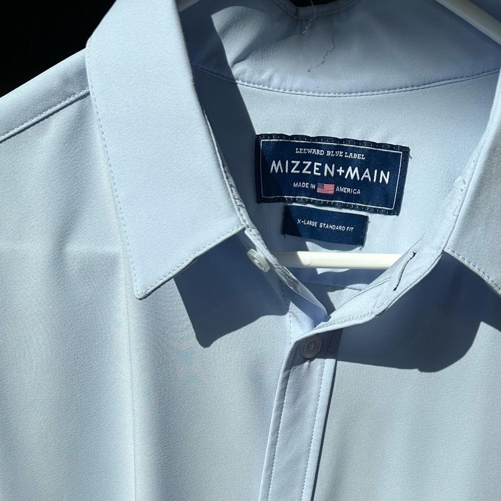 Mizzen and Main light blue dress shirt. XL size.